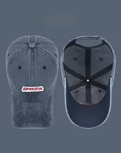 Detail der gewaschenen Denim-Baseballkappe mit 3D-Stickerei und Innenfutter-Struktur