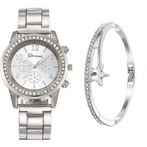 Dettaglio dell'orologio al quarzo argento con ghiera in strass e set bracciale stella