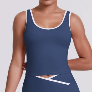 Ensemble de yoga bleu marine avec bordure blanche, haut à col en U et legging à taille en V