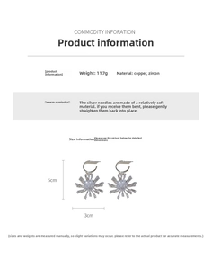 Détail de boucles d'oreilles fleur en argent avec zircons et poids de 11,7g