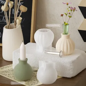 Details von runden gestreiften und glatten Silikonformen für DIY-Kerzenhalter und Vasen