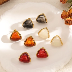 Boucles d'oreilles triangulaires rétro en résine plaquées or 18 carats, quatre couleurs