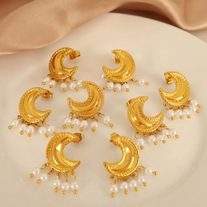 Crescent Moon Hängeohrringe Edelstahl Kunstperle Quaste Vergoldet Elegant Unregelmäßig Mode Schmuck Für Damen