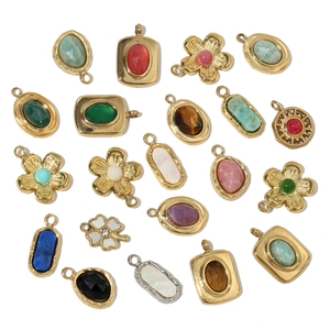 Pendentifs vintage français en acier inoxydable doré et pierres naturelles mixtes