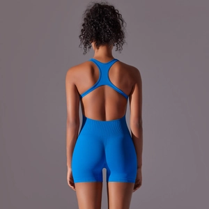 Vue détaillée du combishort de yoga bleu avec dos nageur et texture côtelée fine