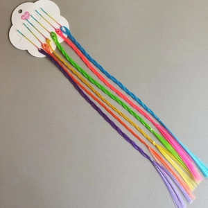 Set di sei estensioni per capelli sintetici colorati con trecce per bambini