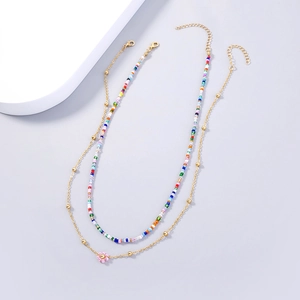 Collier double rang marguerite avec perles colorées et un petit pendentif fleur rose