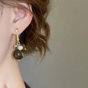 Elegant gold drop earrings with amber acrylic and pearl beads for a French vintage look