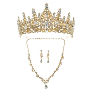 Makro-Detail des luxuriösen Brautschmuck-Sets mit Kristallkrone, Halskette und Ohrringen