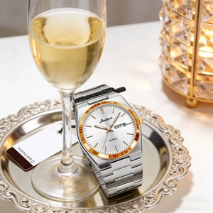 Elegant men's watch with double calendar display and silver-gold stainless steel band