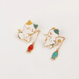 Cute Fishing Cat Enamel Brooch Pin Alloy Drip Oil Cartoon Animal With Dangling Fish Pendant For Bag Clothing Jewelry Gift