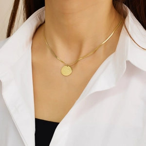 Collier chaîne serpent dorée avec pendentif rond gravé You are my sunshine élégant