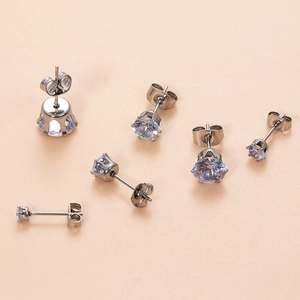 Klassische Edelstahl 6-Krallen Ohrstecker mit runden Zirkonia in Größen von 3mm bis 8mm