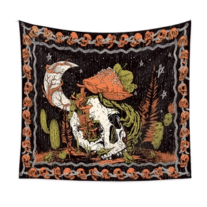 Tapisserie gothique crâne et champignons avec lune et décor de forêt étoilée