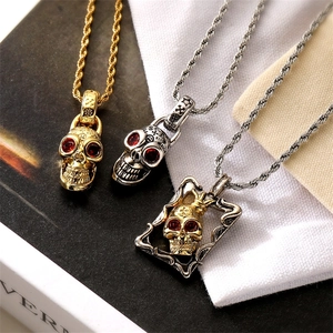 Hip-Hop-Totenkopf-Halsketten in Gold und Silber mit roten Edelsteinaugen und Kordelkette