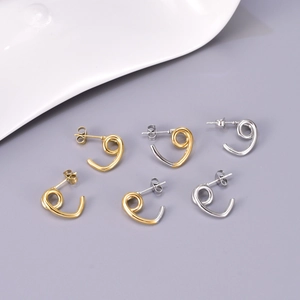 Boucles D'oreilles Puces Cœur Torsadé Acier Titane Plaqué Or 18K Spirale Géométrique Bicolore Bijoux Minimalistes Femmes