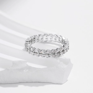 Anello eternity scintillante in argento 925 con micro-pave di zirconi cubici