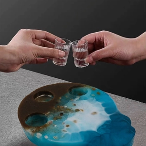 Ocean-thema hars dienblad met drie gleuven en blauw golfpatroon voor glazen bekers