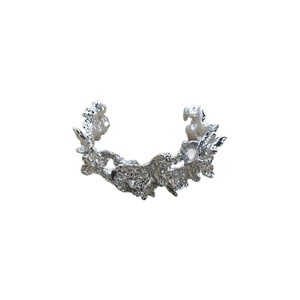 Bague ouverte argentée irrégulière au design unique en métal liquide effet lave