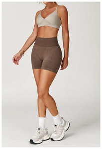 Détail du short de yoga marron foncé sans couture avec large ceinture taille haute