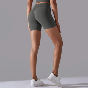 Vue détaillée du short de yoga sans couture taille haute gris anthracite avec effet push-up