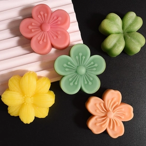 3D floral silicone molds for scented candles and soaps with sunflower and clover designs
