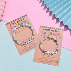 Bracelet maman et mini avec perles colorées et breloque cœur pour la rentrée