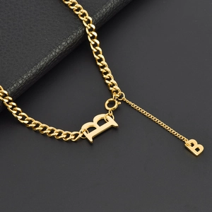 Collier en acier inoxydable doré avec pendentifs lettre B et franges de chaîne à glands