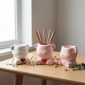 Porte-crayons en forme d'ours mignon en résine avec relief cœur pour décor de Saint-Valentin