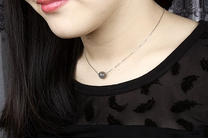 Close-up of S925 silver necklace with a round grey labradorite pendant on model