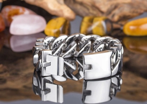 Detailed macro view of the silver cuban chain link and clasp connection for men