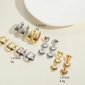 Minimalist French style U-shaped heart earrings set in gold and silver finish