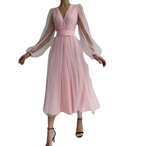Pink V-neck mesh evening dress with elegant lantern sleeves and pleated waist design