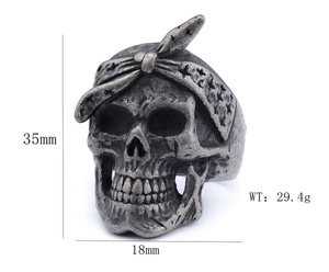 Macro view of vintage silver skull ring with dimensions 35mm height and 18mm width