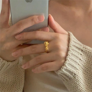 Mirror selfie showing a gold bow ring on a hand for a stylish and trendy daily look