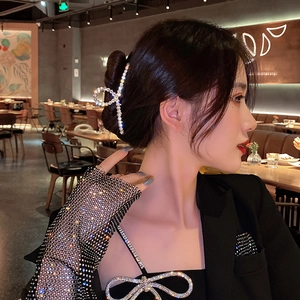 Sparkling rhinestone metal claw clip worn by a model in elegant banquet setting