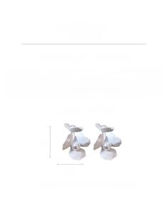 Macro detail of white flower C-shaped earring with pearl center and silver pin dimensions