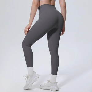Detailansicht der kohlegrauen High-Waist-Yogahose mit Po-Lifting-Nahtkonstruktion