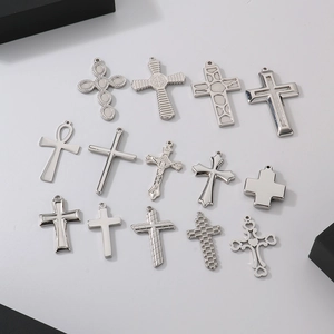 Divers pendentifs croix en acier inoxydable argenté pour la création de bijoux
