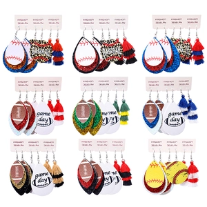 Set di orecchini multistrato in ecopelle PU con temi sportivi di baseball e football