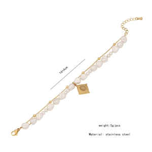 Detail of stainless steel bracelet with white pearls, 16+4cm length and 5g weight specs