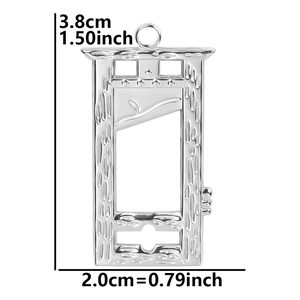 Detailed view of guillotine pendant size measuring 3.8 cm high and 2.0 cm wide