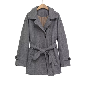 Manteau femme en laine gris anthracite avec ceinture et col à revers, vue principale