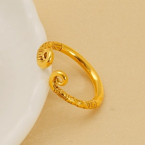 Adjustable 18K gold-plated stainless steel ring with vintage cloud-pattern carving