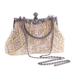 Elegante borsa da sera champagne con perline, paillettes e cornice in metallo