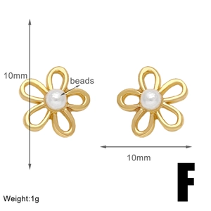 Détails des boucles d'oreilles marguerite dorées 10 mm avec perles blanches pour femme
