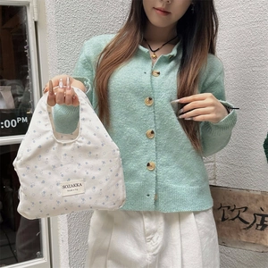 Floral canvas lunch bag with blue flower patterns and comfortable U-shaped handles