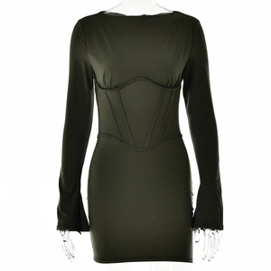 Robe moulante vert foncé à manches longues avec taille corset et poignets évasés