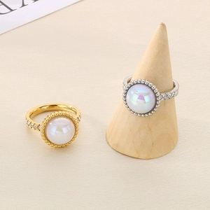 Close-up of shell pearl twisted ring set in gold and silver with S925 engraving detail