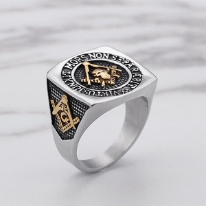 Detailed close-up of Masonic signet ring with gold skull and Latin engraving